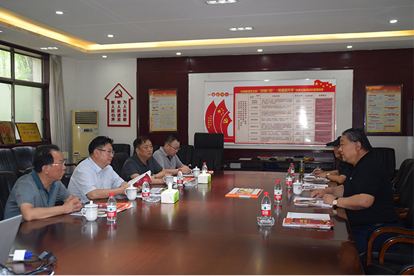 臨汾市市場監(jiān)督管理局局長、非公企業(yè)黨委書記張東紅<br>在科海集團調(diào)研非公黨建工作